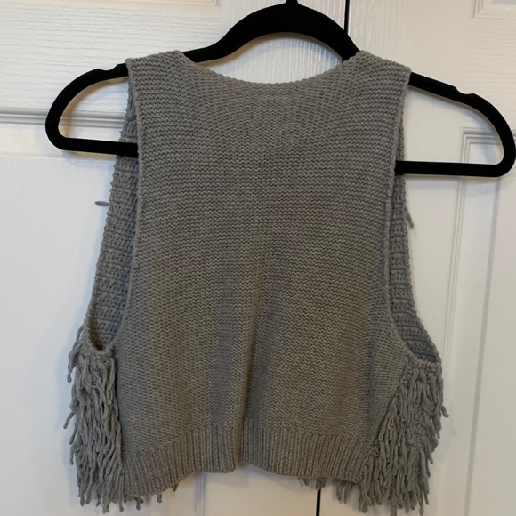 Guess knit vest with bottom clasp/hook size S - Picture 2 of 3